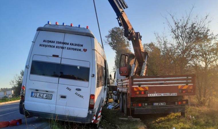 Minibüsün altında kalan vinç operatörü yaşamını yitirdi