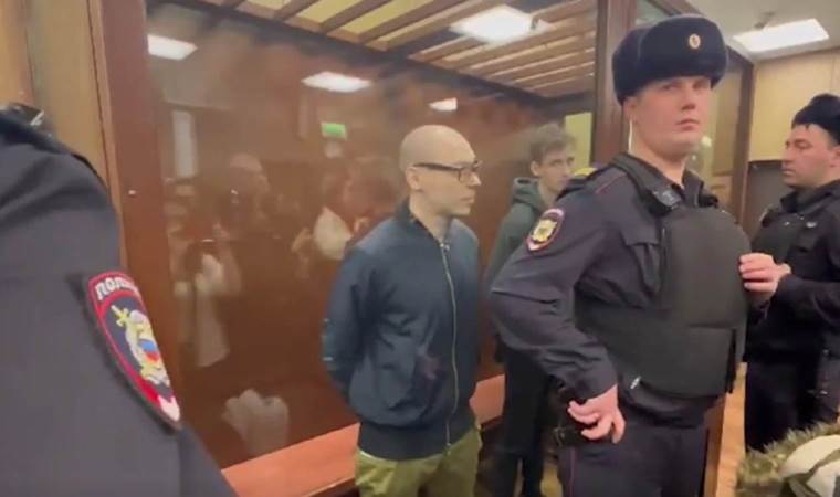 Rusya’da şairlere hapis cezası: ‘Nefret şiirleri okumak’