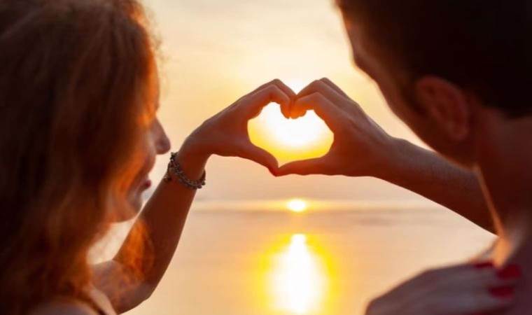 Yıldızlar aşkı getiriyor: 2024 yılında aşkta yüzü gülecek 5 burç!