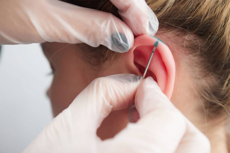 Kulak damlalarından cep telefonlarına kulak sağlığını etkileyen 7 tehlike