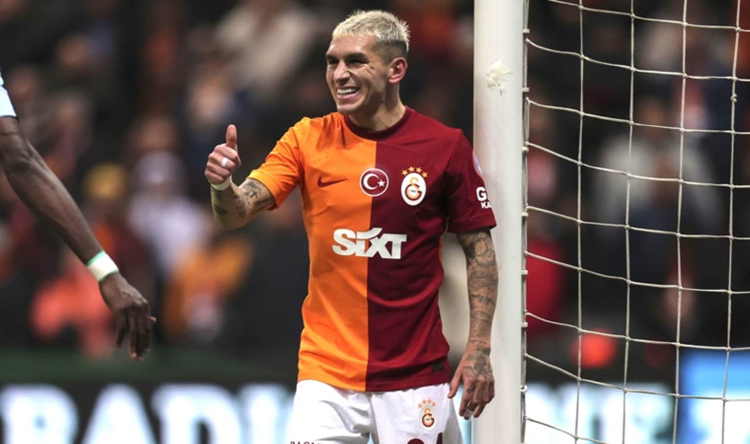 Galatasaraylı Lucas Torreira hayalindeki takımı açıkladı! 'Orada oynamak için ölüyorum'
