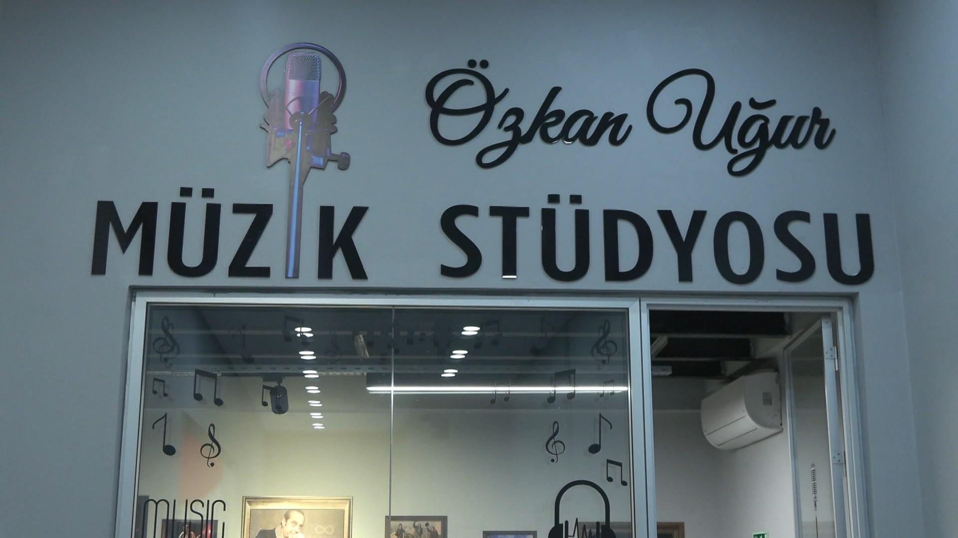 Özkan Uğur'un adı müzik stüdyosunda yaşatılacak