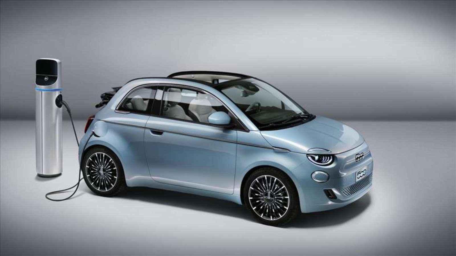 Fiat yeni yıla kampanyalarla başladı: Yüzde 0 faiz, duvar tipi şarj istasyonu hediye...