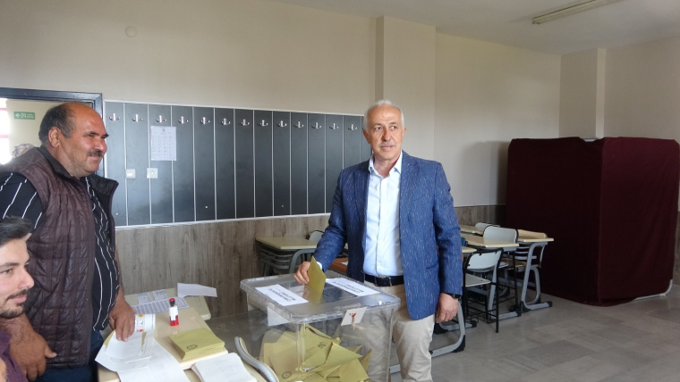 AKP’li başkan da hayalet seçmen çıktı: Evinde 28 seçmen kayıtlı!
