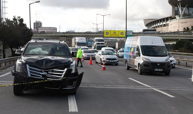 İstanbul'da ünlü iş insanının aracına silahlı saldırı: Çift kurtuldu, şoför yaralandı!
