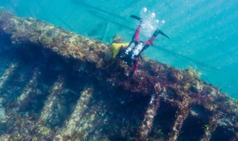 180 yıllık gemi enkazında yüzlerce eser bulundu