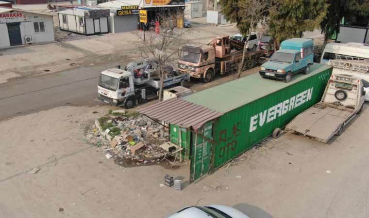 Hatay’da ilginç görüntü: Gören bir daha bakıyor