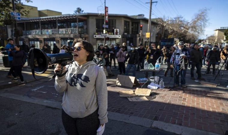 People’s Park direnişi sürüyor: Ağaçlar kesildi, çadırlar söküldü