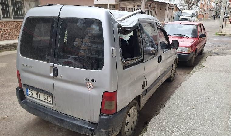 Samsun’da feci olay… Binanın 5’inci katından aracın üstüne düştü!