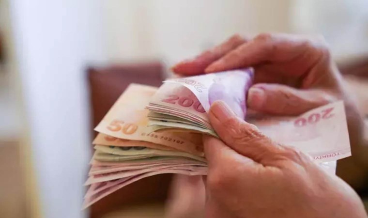 Bakan Işıkhan’dan açıkladı: Ev hanımlarına emeklilik yasası ne zaman çıkacak?