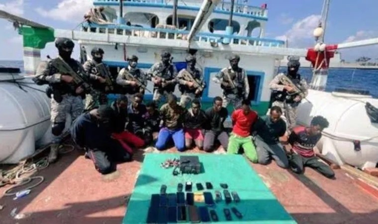 Somalili korsanların kaçırdığı mürettebat kurtarıldı
