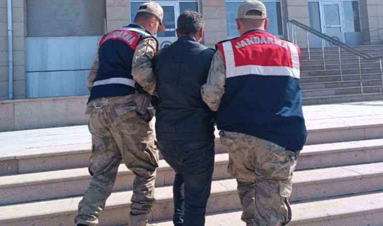 Kamyon kasasında 60 kaçak göçmen yakalandı