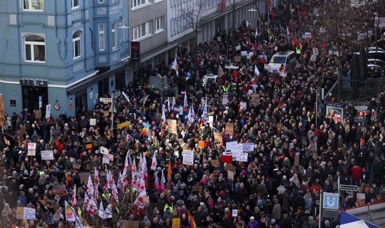 On binlerce Alman sokağa çıktı: ‘AfD kapatılsın’