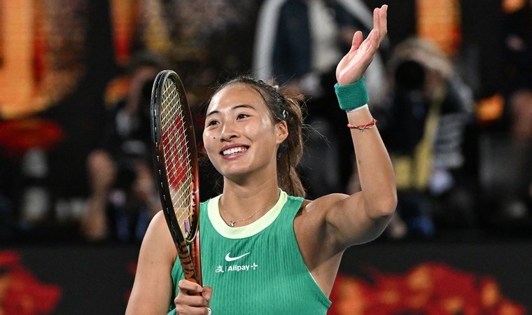Qinwen Zheng’den müthiş geri dönüş: Çinli raket Avustralya Açık’ta yarı finale çıktı!