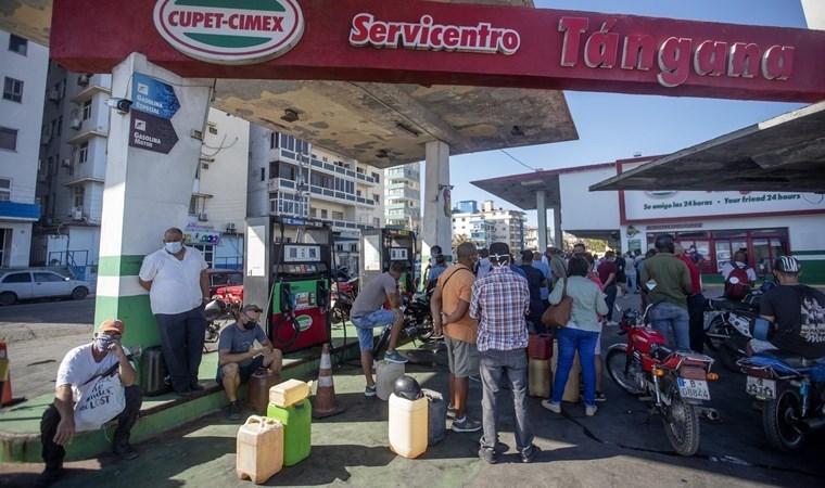 Küba’da benzine 5 katı zam