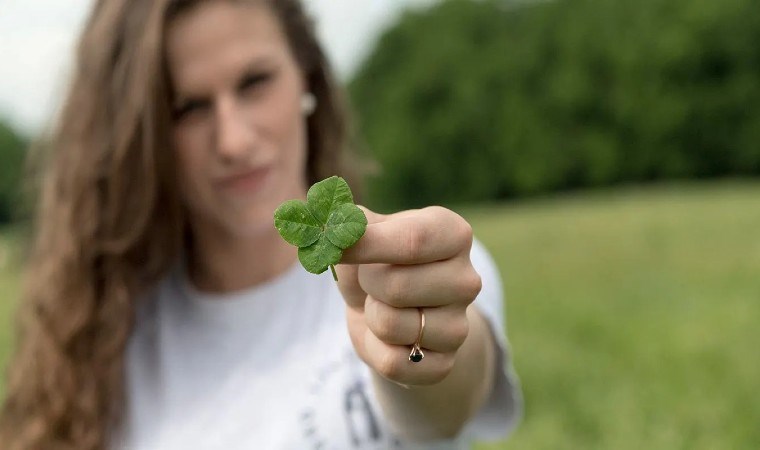 Şansı kendilerine mıknatıs gibi çekiyorlar! İşte doğuştan şanslı olan 4 kadın burcu…