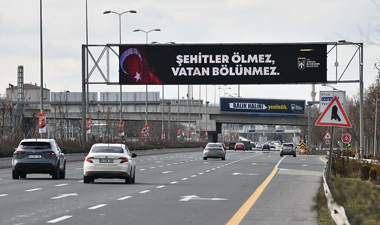 ABB’den Ankara’daki LED ekranlara ‘Şehitler Ölmez, Vatan Bölünmez’ yazısı