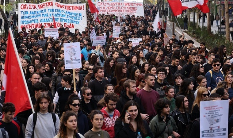 Yunanistan’da öğrenciler 3 gündür sokakta: ‘Herkes için ücretsiz eğitim’