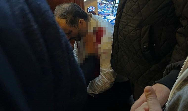 Son dakika… Fatih Camisi imamı ve cemaatten bir kişi bıçaklı saldırıda yaralandı!