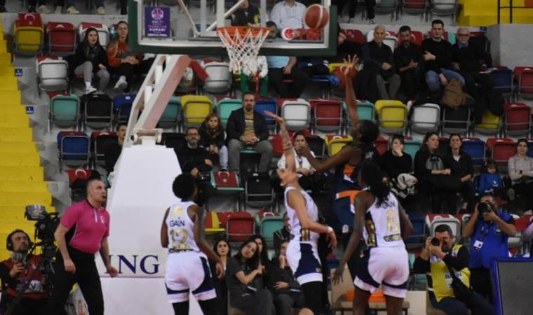 Nefes kesen maçta kupa uzatmalarda geldi: Fenerbahçe Alagöz Holding şampiyon!