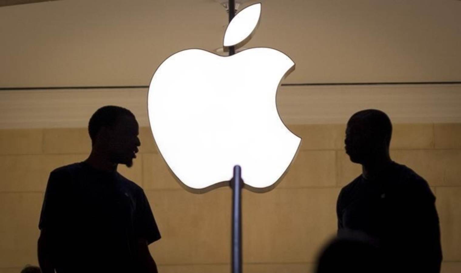 Apple'ın 30 yıllık çalışanıyla yolları ayrılıyor