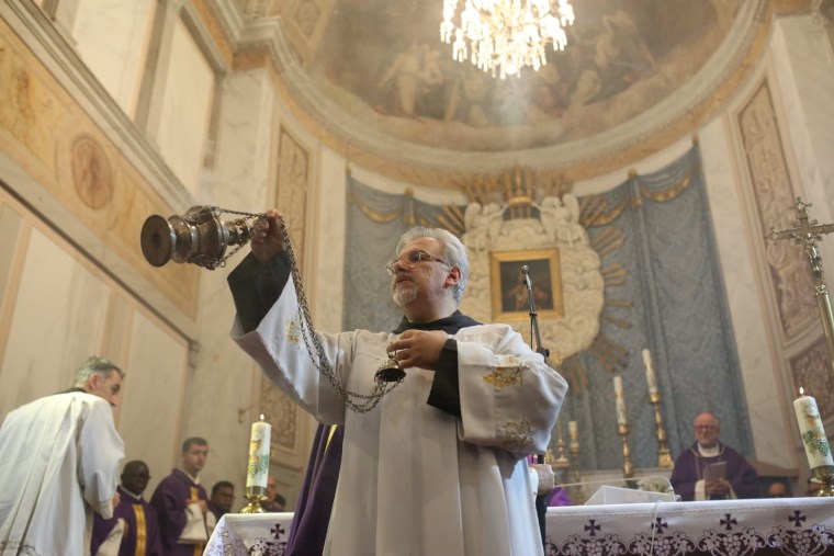 Santa Maria Kilisesi’nde silahlı saldırı sonucu bir kişi yaşamını yitirmişti: Kilisede kefaret ayini düzenlendi