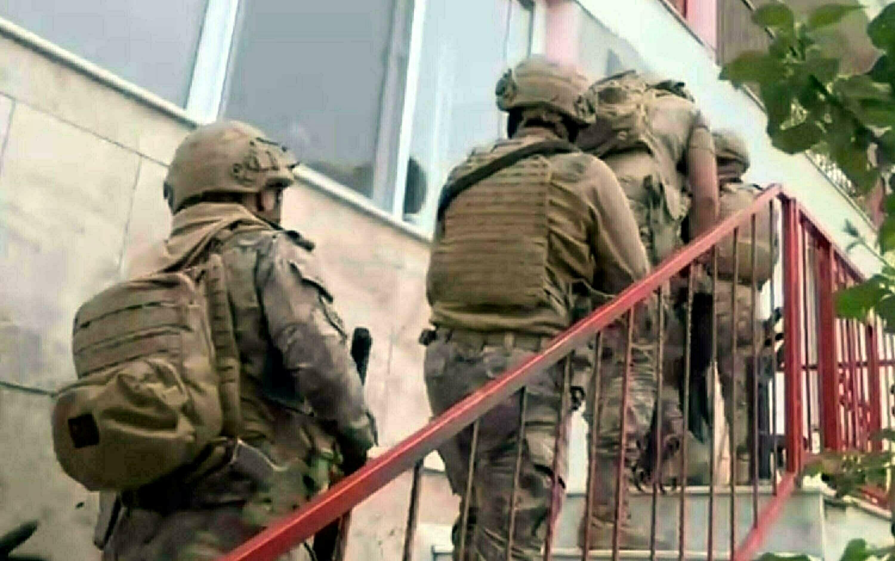İzmir ve İstanbul'da FETÖ operasyonu; Bylock kullanıldığı tespit edilen 5 şüpheli gözaltında