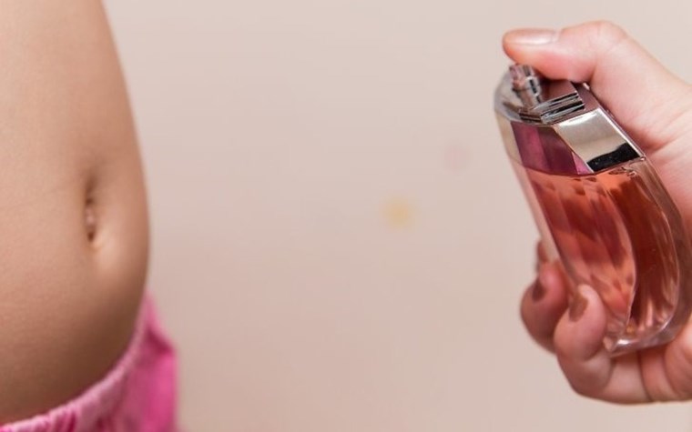 Uzun süre etkili kokunun sırları: Parfümünüzün kalıcılığını 10 kat artıracak yöntemler...