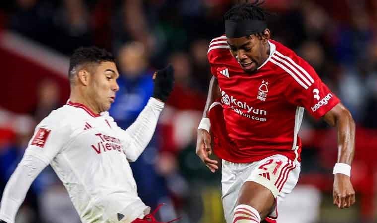 Manchester United, 89’da turladı!