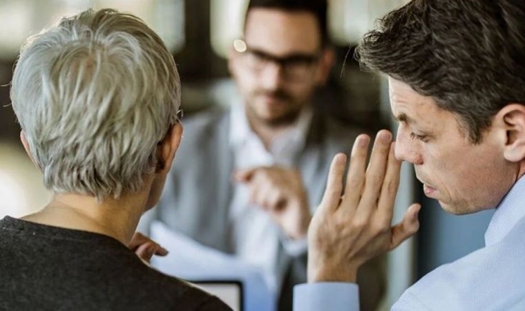 Öyle bir hakaret etti ki… Kıdem tazminatını yaktı