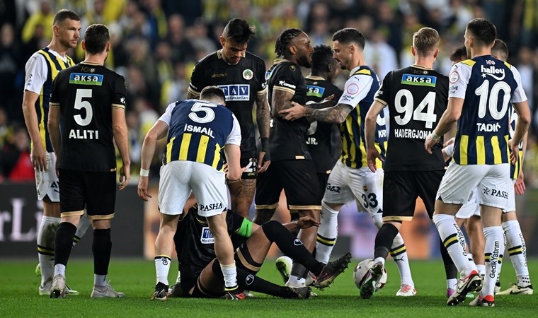 Kırmızı kart, penaltı… Eski hakemler Fenerbahçe – Alanyaspor maçının tartışmalı pozisyonlarını yorumladı!