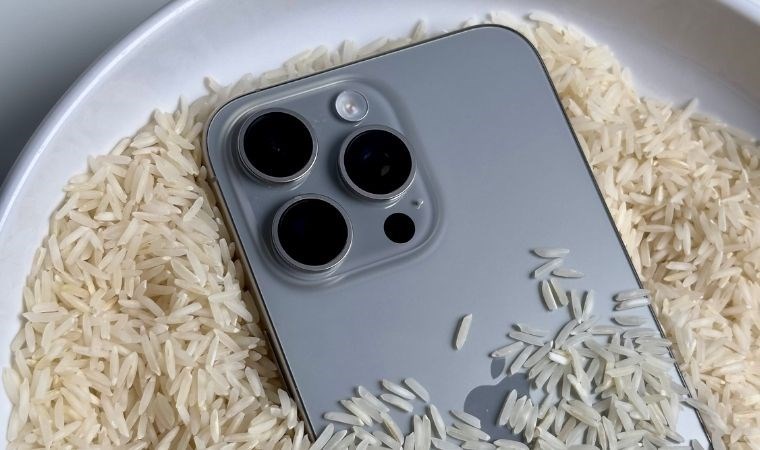 Apple bir kez daha uyardı! iPhone’ları pirince yatırmayın