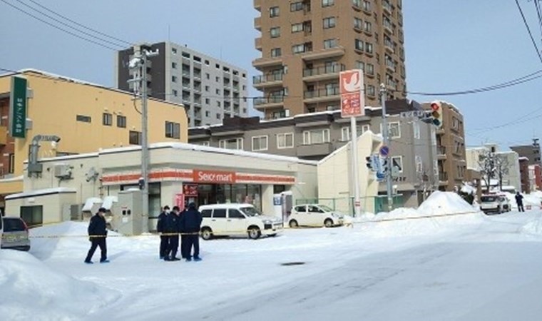 Markette bıçaklı dehşet: 1 ölü, 2 yaralı