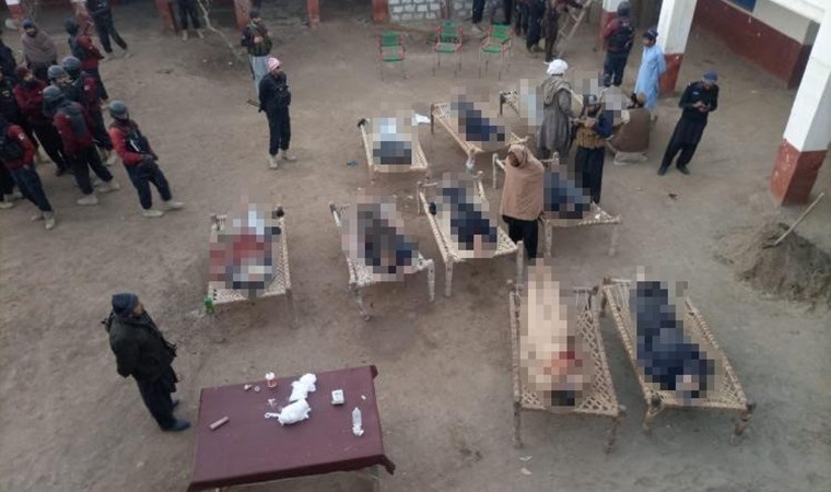 Pakistan’da karakola bombalı saldırı: 10 polis öldü