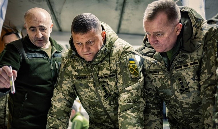 Ukrayna taht oyunlarında yeni perde… Zelenski Genelkurmay Başkanı’nı görevden alamıyor!