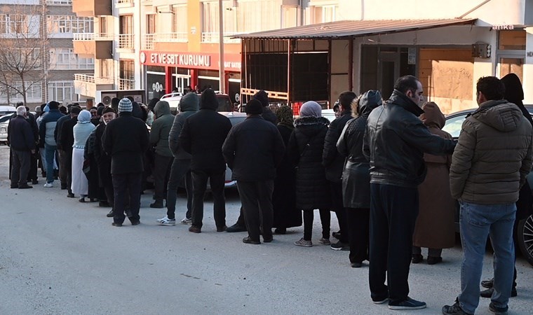 Ramazan gelmeden kuyruğu başladı! Yurttaş, ucuz et için saatlerce bekliyor