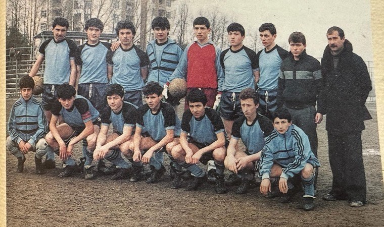 Fotoğraftaki kaleciyi tanıdınız mı? Ekrem İmamoğlu’nun futbolcu olduğu dönemden bir fotoğraf ortaya çıktı