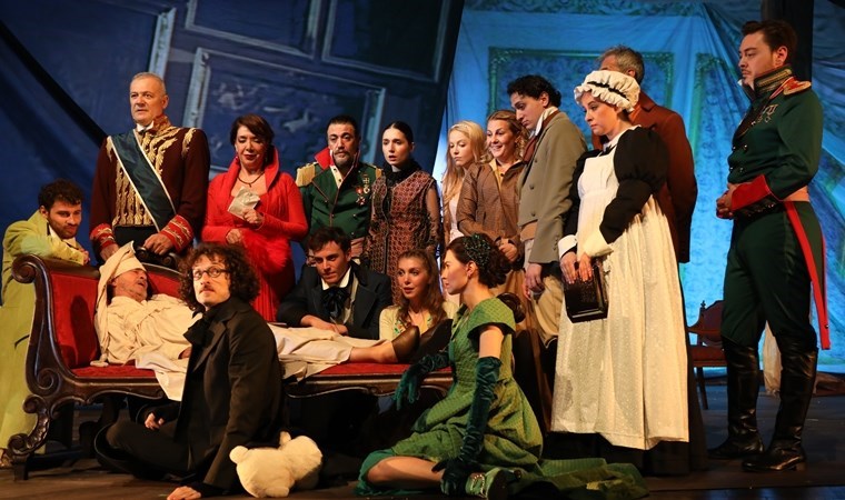 İBB Şehir Tiyatroları’nda ‘Savaş ve Barış’ kapalı gişe