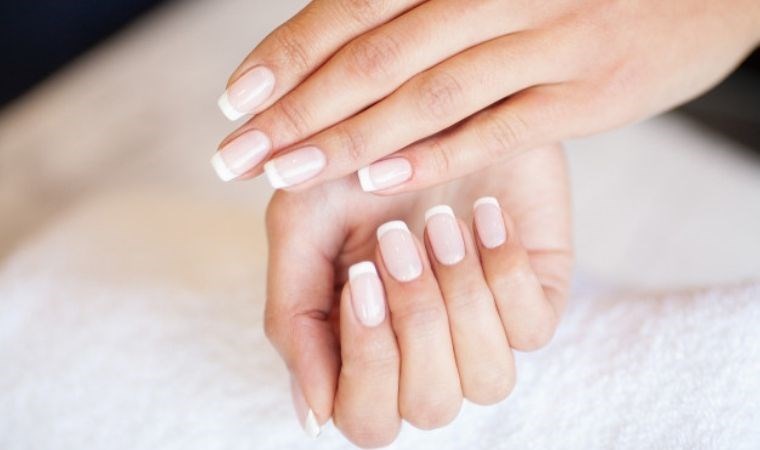 Göz alıcı tırnaklara sahip olmak artık çok kolay! İşte güçlü tırnaklar için 5 ev yapımı kür tarifi…