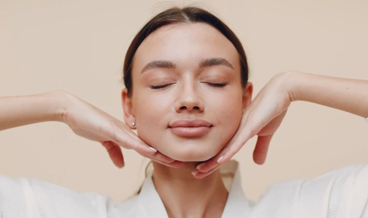 Uzmanlar yanıtladı: Yüz yogası gerçekten işe yarıyor mu?