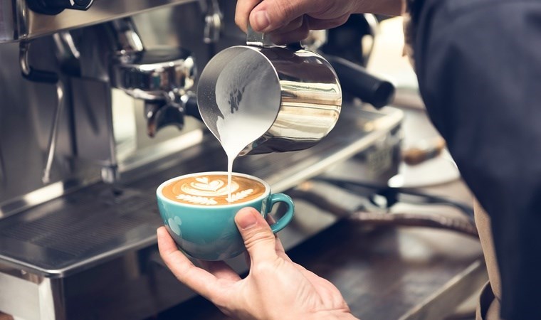 Kantinden kahve çalan müdür, okuldan kovuldu