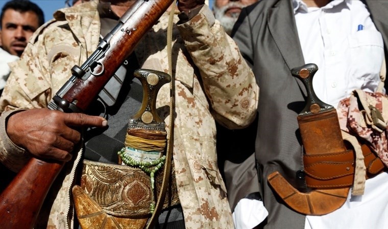 ABD’ye ait gemiyi hedef aldı: Tereddüt etmeyeceğiz