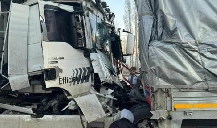 Feci kaza… İki TIR çarpıştı: 1 kişi hayatını kaybetti!