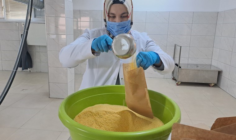 Hasat edildikten sonra el emeği ile tanelerine ayrılıyor: Kendine has rengi ve kokusu var! Taleplere yetişemiyorlar