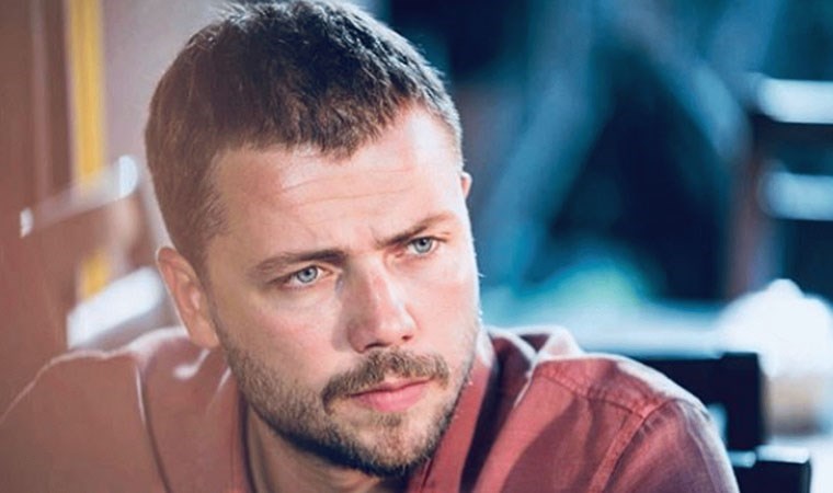 Ünlü oyuncu Tolga Sarıtaş nişanlandı