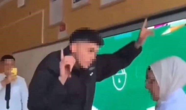 Görüntüler gündem oldu: Öğretmenin önünde o hareketlere soruşturma!
