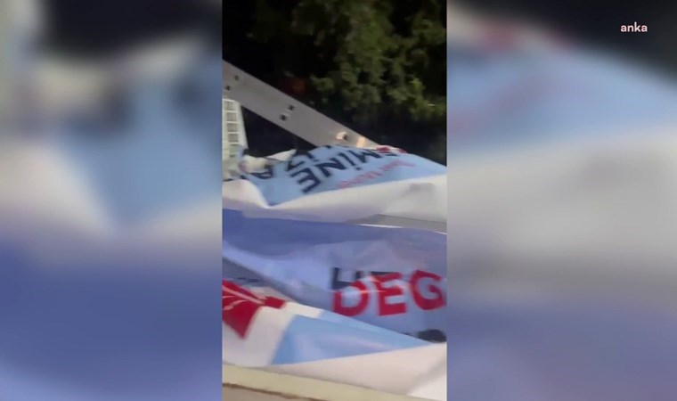 Sosyal medya hesabından paylaştı: AKP’li belediyenin görevlileri CHP afişlerini topladı