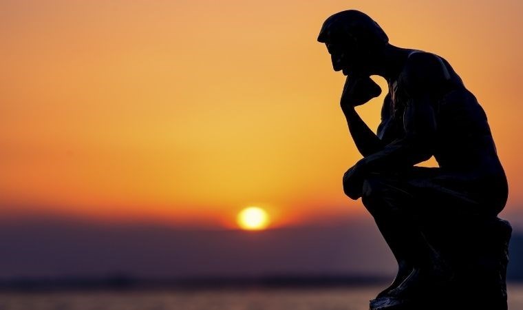 Hayatın her anını analiz ederler: İşte zihinleri hep meşgul olan, sürekli düşünen 4 burç…