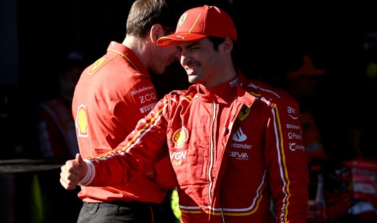 F1 Avustralya GP'de büyük sürpriz: Carlos Sainz podyumun en tepesinde!