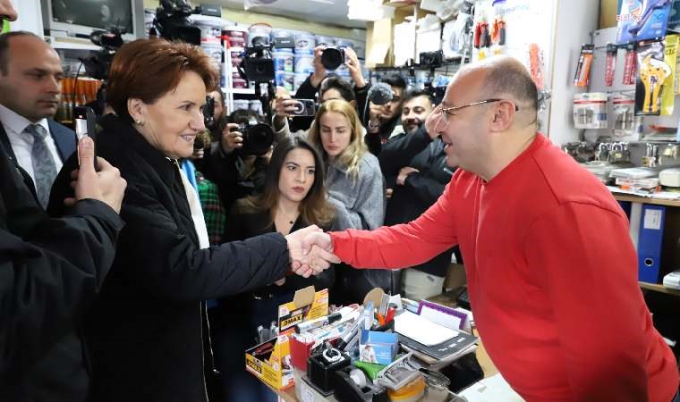 Akşener’e dert yanan yurttaş: ‘2 bin liraya iki tane yetime bakıyoruz’